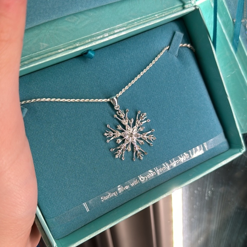 Disney frozen necklace brand new